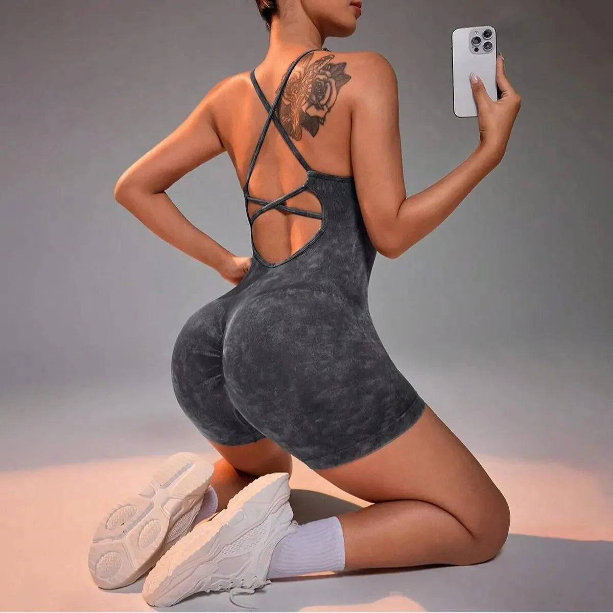 Jumpsuit Deportivo Titan Fit para Mujer — Diseño Sin Costuras, Espalda Cruzada y Ajuste Favorecedor