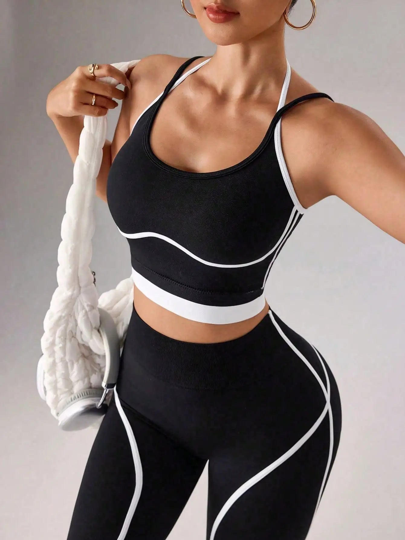 Conjunto Deportivo Titan Fit para Mujer — Top de Soporte y Leggings de Tiro Alto