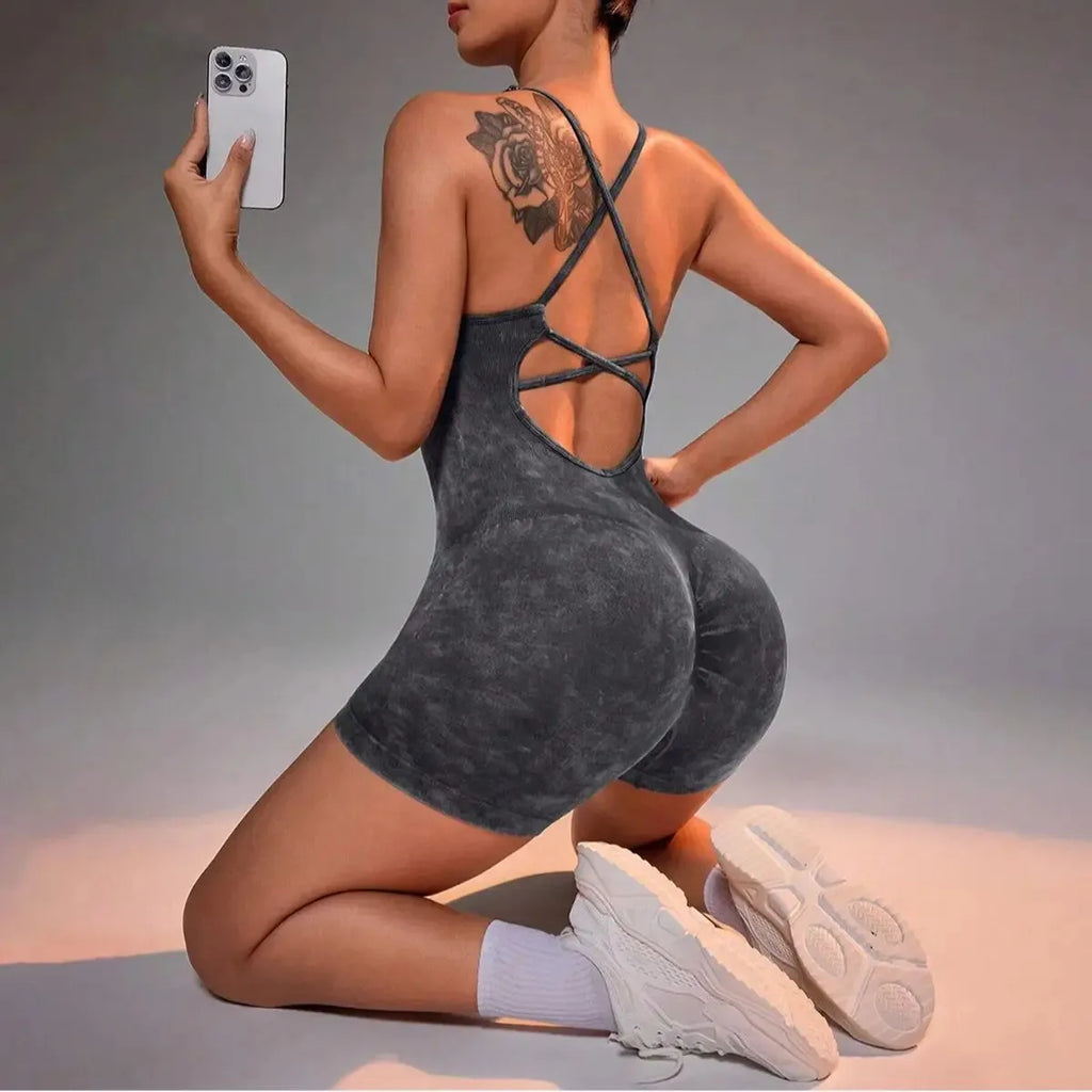 Jumpsuit Deportivo Titan Fit para Mujer — Diseño Sin Costuras, Espalda Cruzada y Ajuste Favorecedor