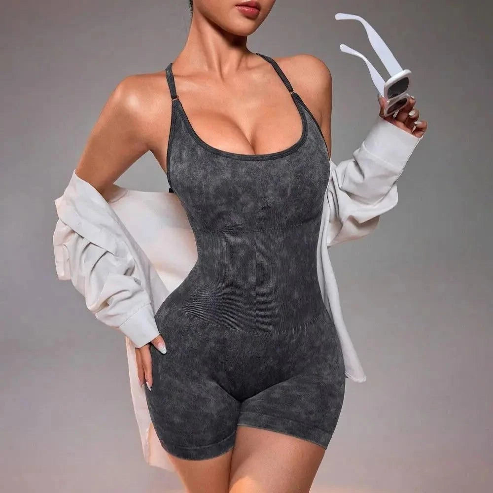 Jumpsuit Deportivo Titan Fit para Mujer — Diseño Sin Costuras, Espalda Cruzada y Ajuste Favorecedor