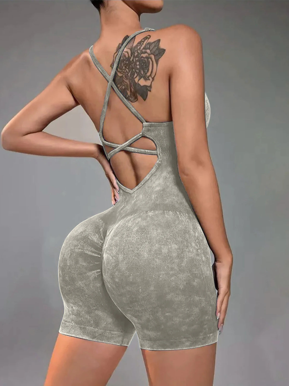 Jumpsuit Deportivo Titan Fit para Mujer — Diseño Sin Costuras, Espalda Cruzada y Ajuste Favorecedor