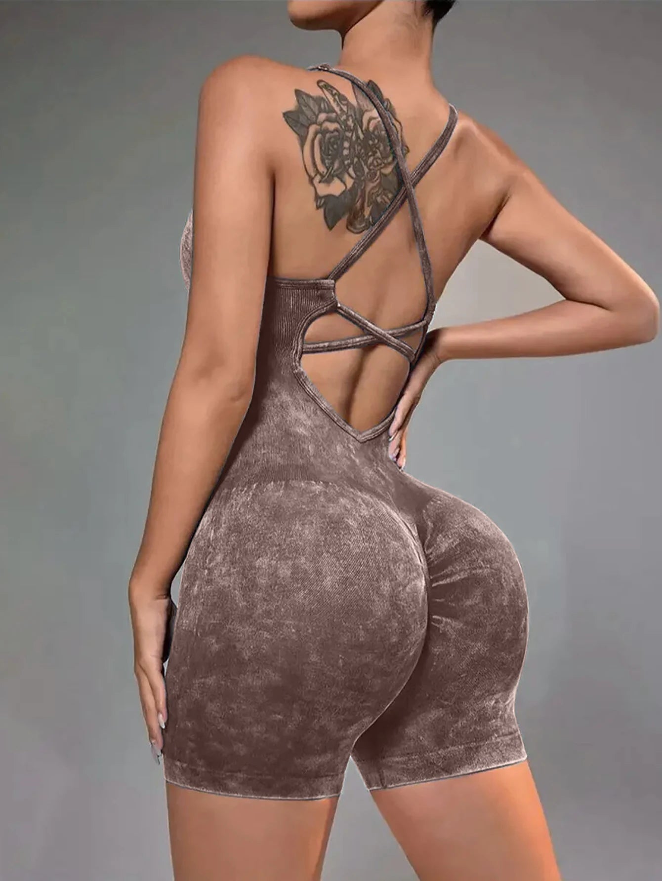 Jumpsuit Deportivo Titan Fit para Mujer — Diseño Sin Costuras, Espalda Cruzada y Ajuste Favorecedor